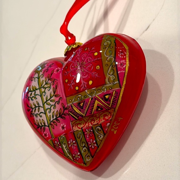Heart Hand Painted Glass Christmas Ornament made in 2004 Christmas Decorations - Picture 3 of 4